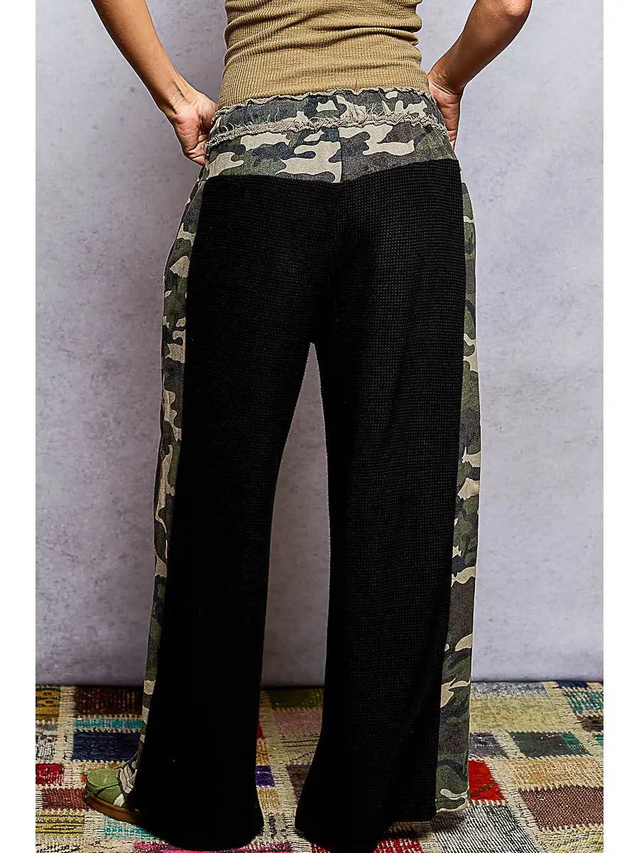 camo print contrast thermal pants