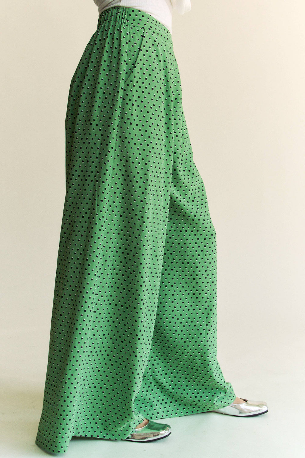 PLEATED BACK ELASTIC WAIST BAND WIDE LONG PANTS