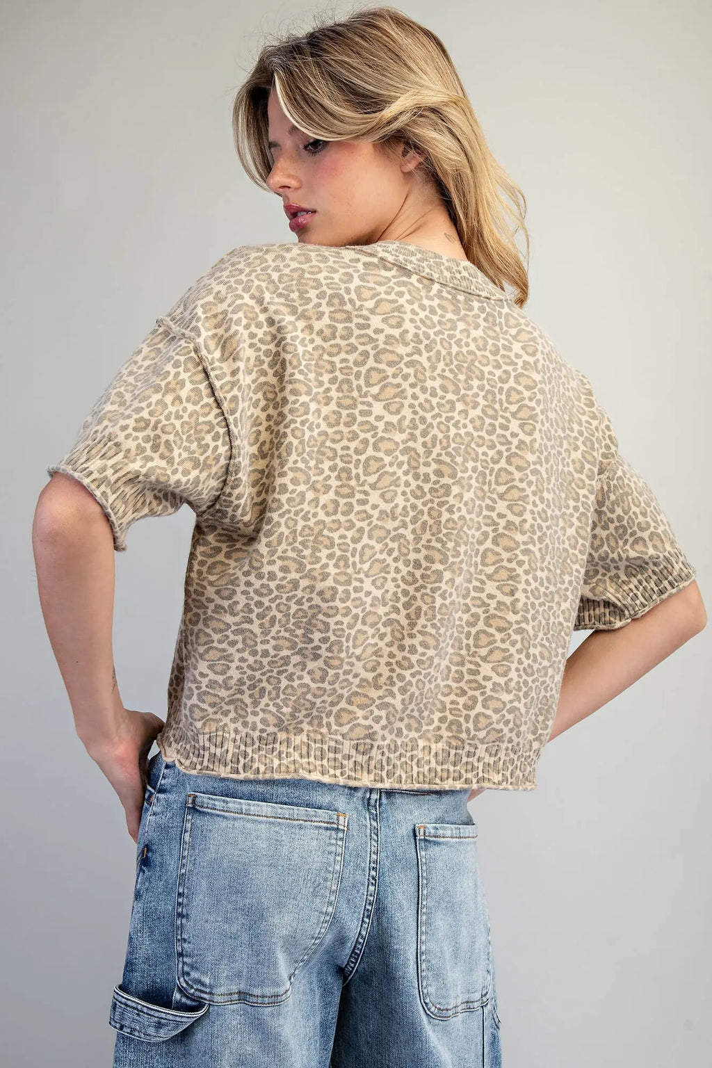 Cropped leopard top