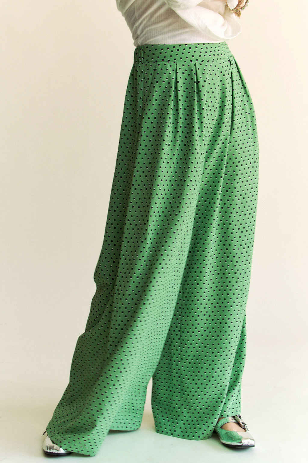 PLEATED BACK ELASTIC WAIST BAND WIDE LONG PANTS