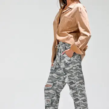 Elastic waist camo distressed pants