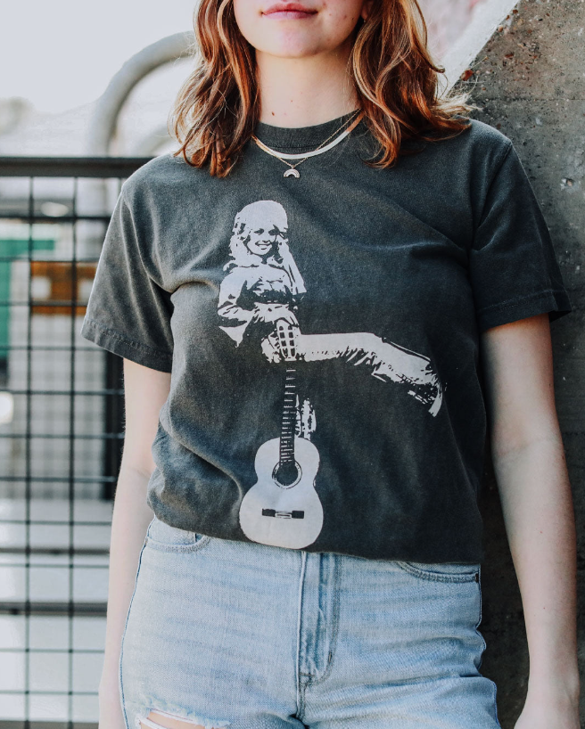 Hey Dolly Tee