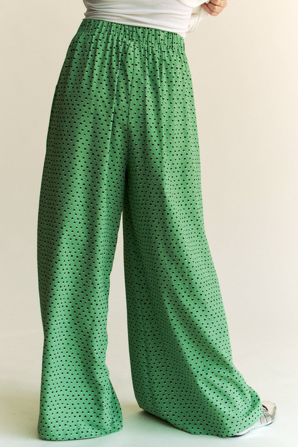 PLEATED BACK ELASTIC WAIST BAND WIDE LONG PANTS
