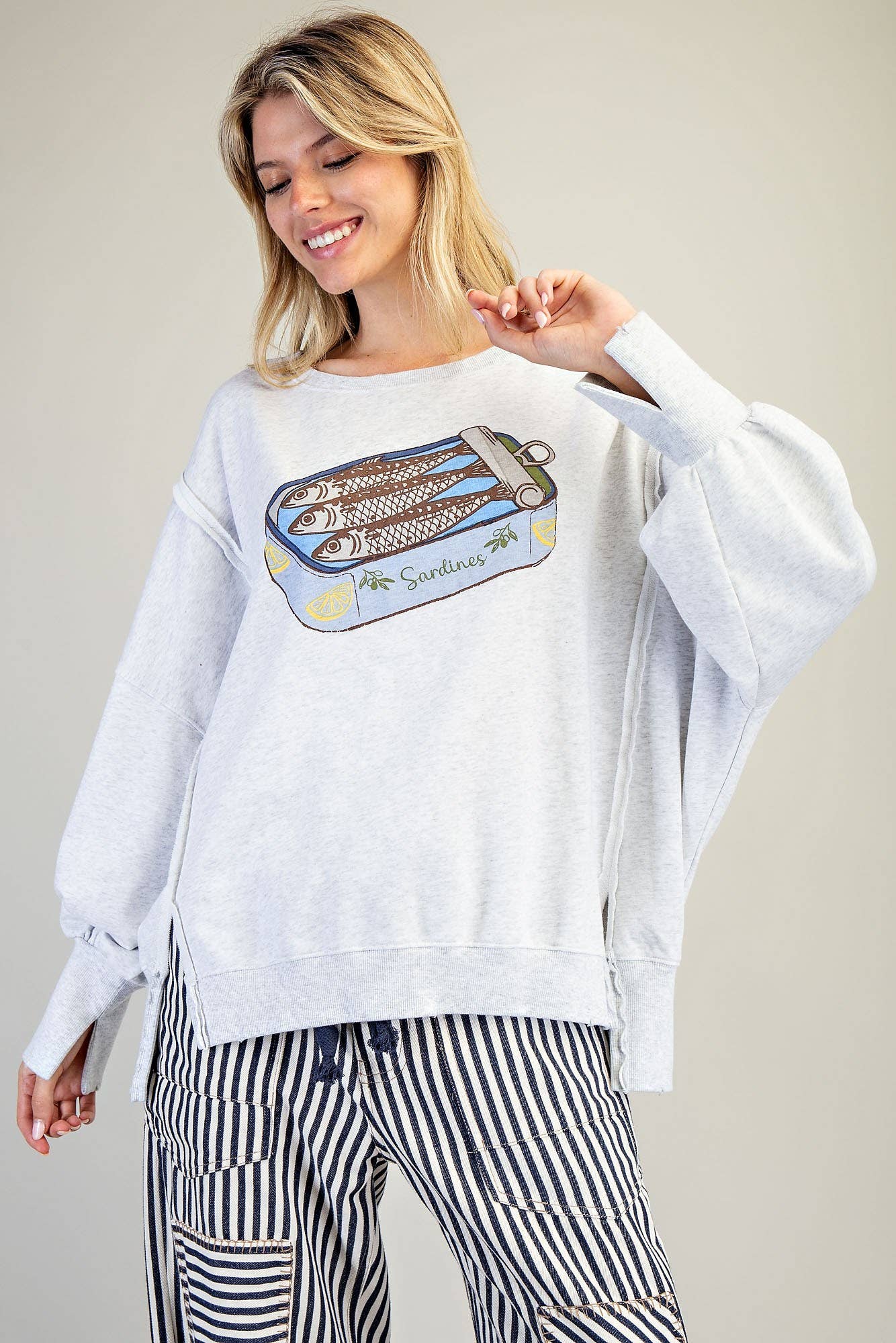 STONE WASHED SARDINES GRAPHIC SWEATSHIRT