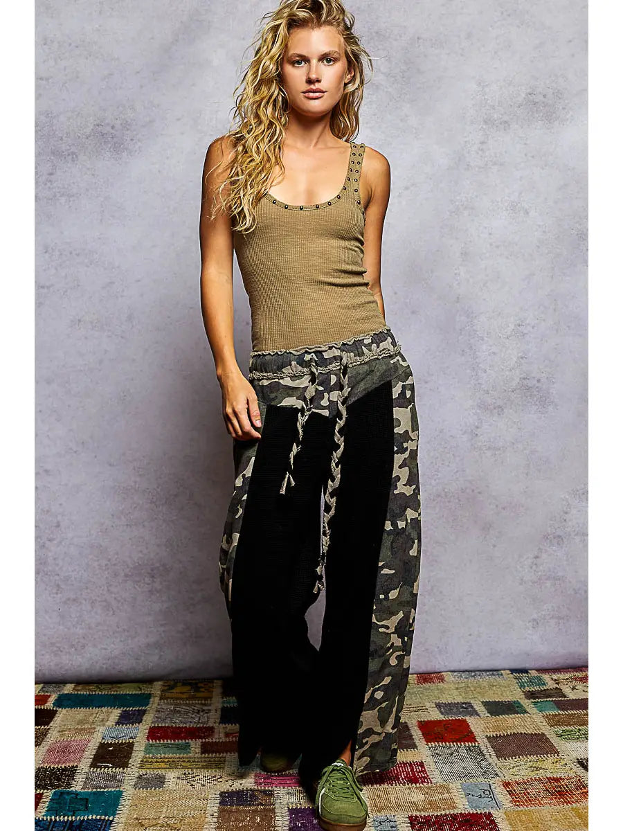 camo print contrast thermal pants