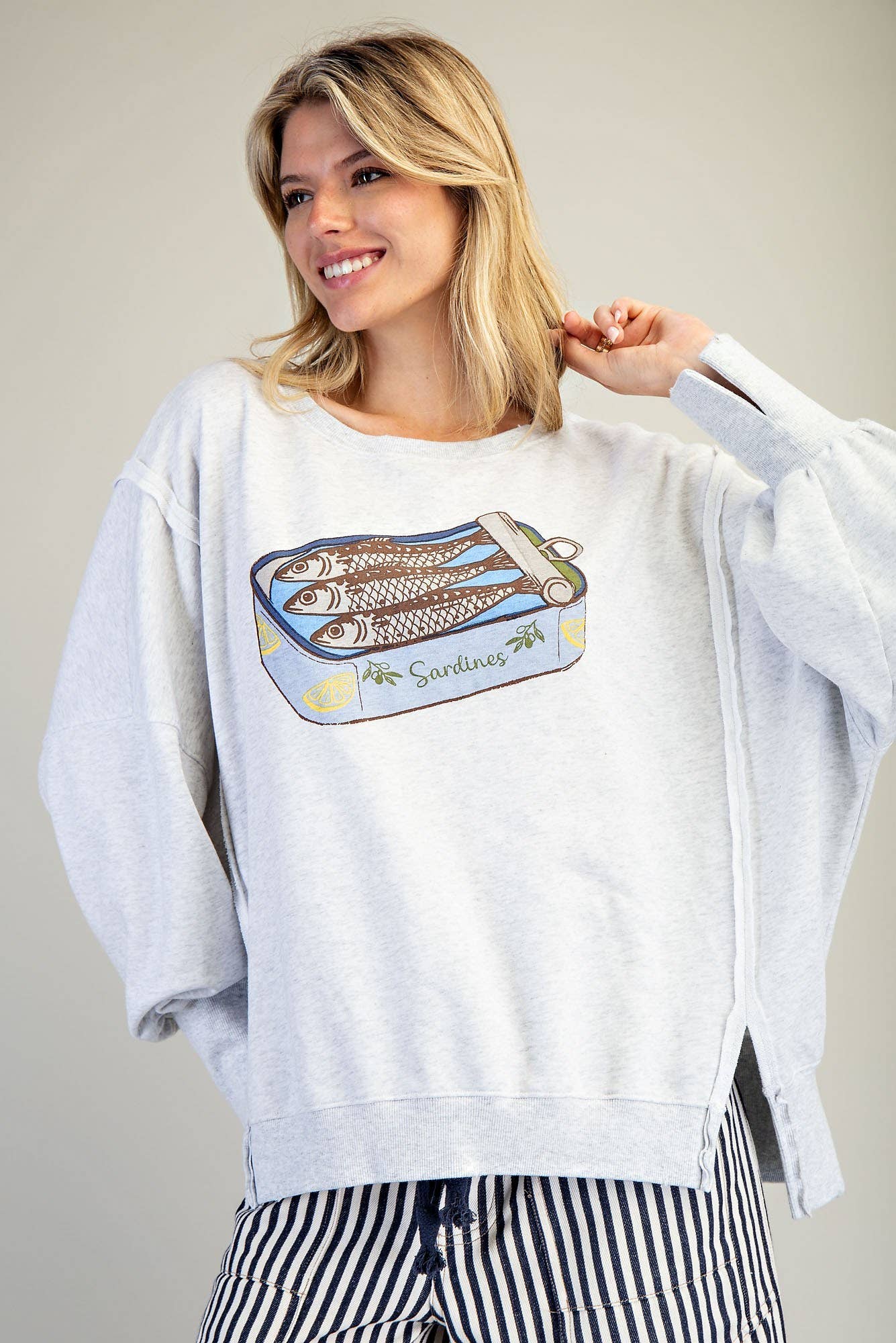 STONE WASHED SARDINES GRAPHIC SWEATSHIRT