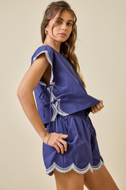 Embroidered Scalloped Tie set