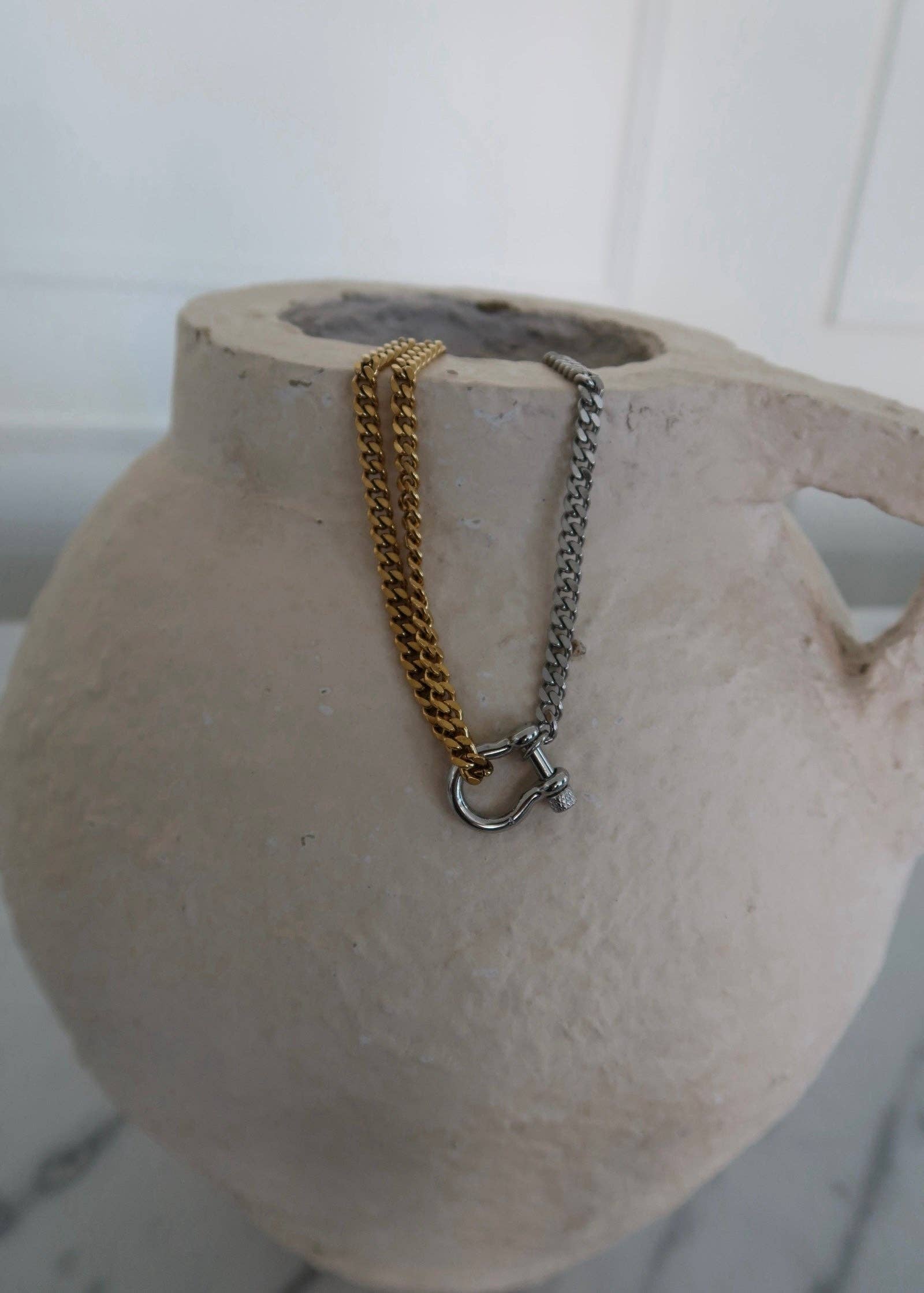 MABLE NECKLACE