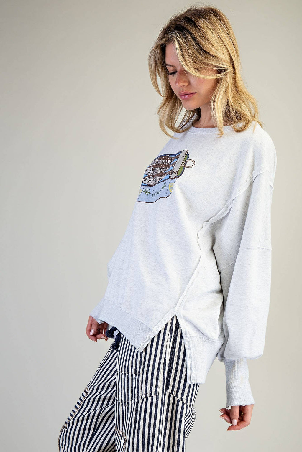 STONE WASHED SARDINES GRAPHIC SWEATSHIRT