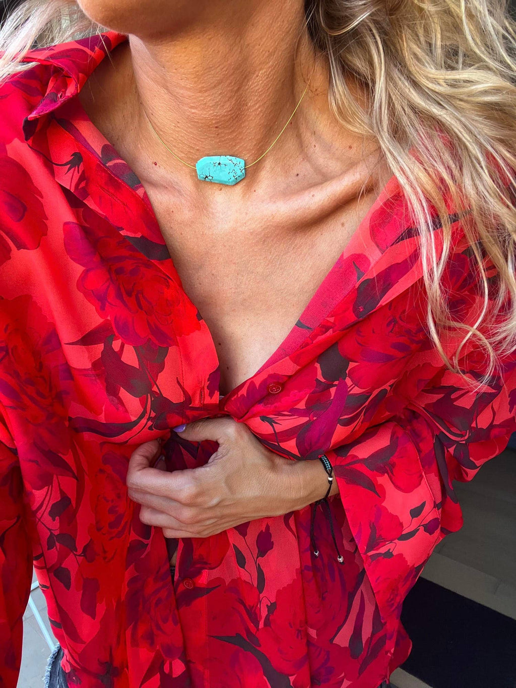 Minimalistic semiprecious turquoise howlite stone necklace