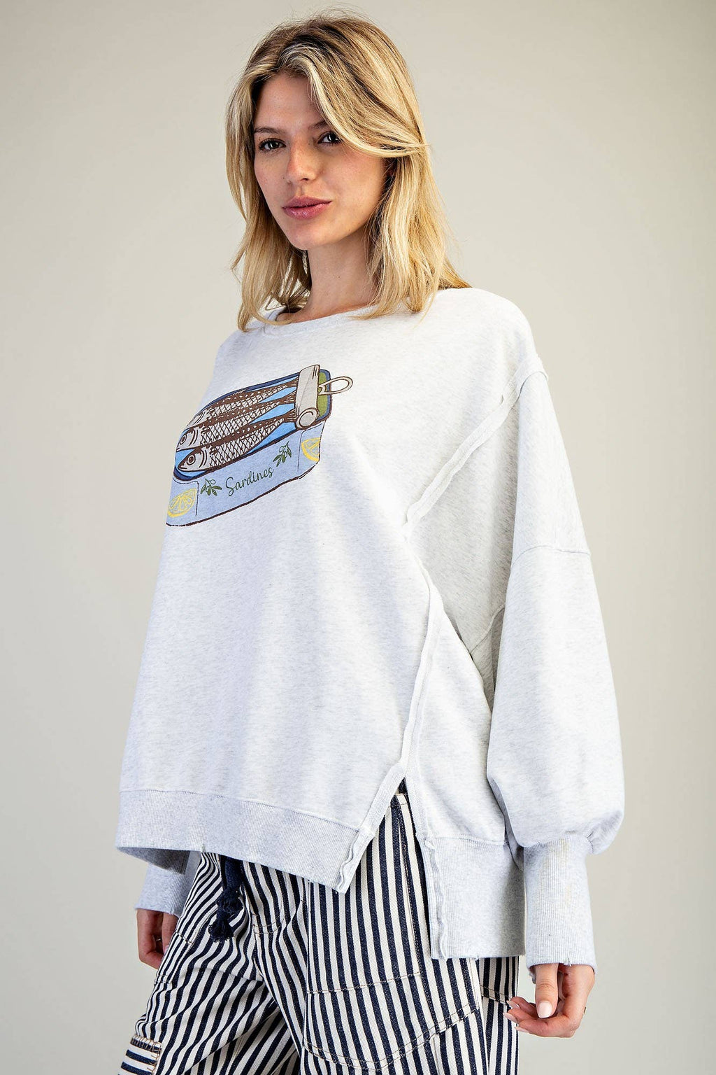 STONE WASHED SARDINES GRAPHIC SWEATSHIRT