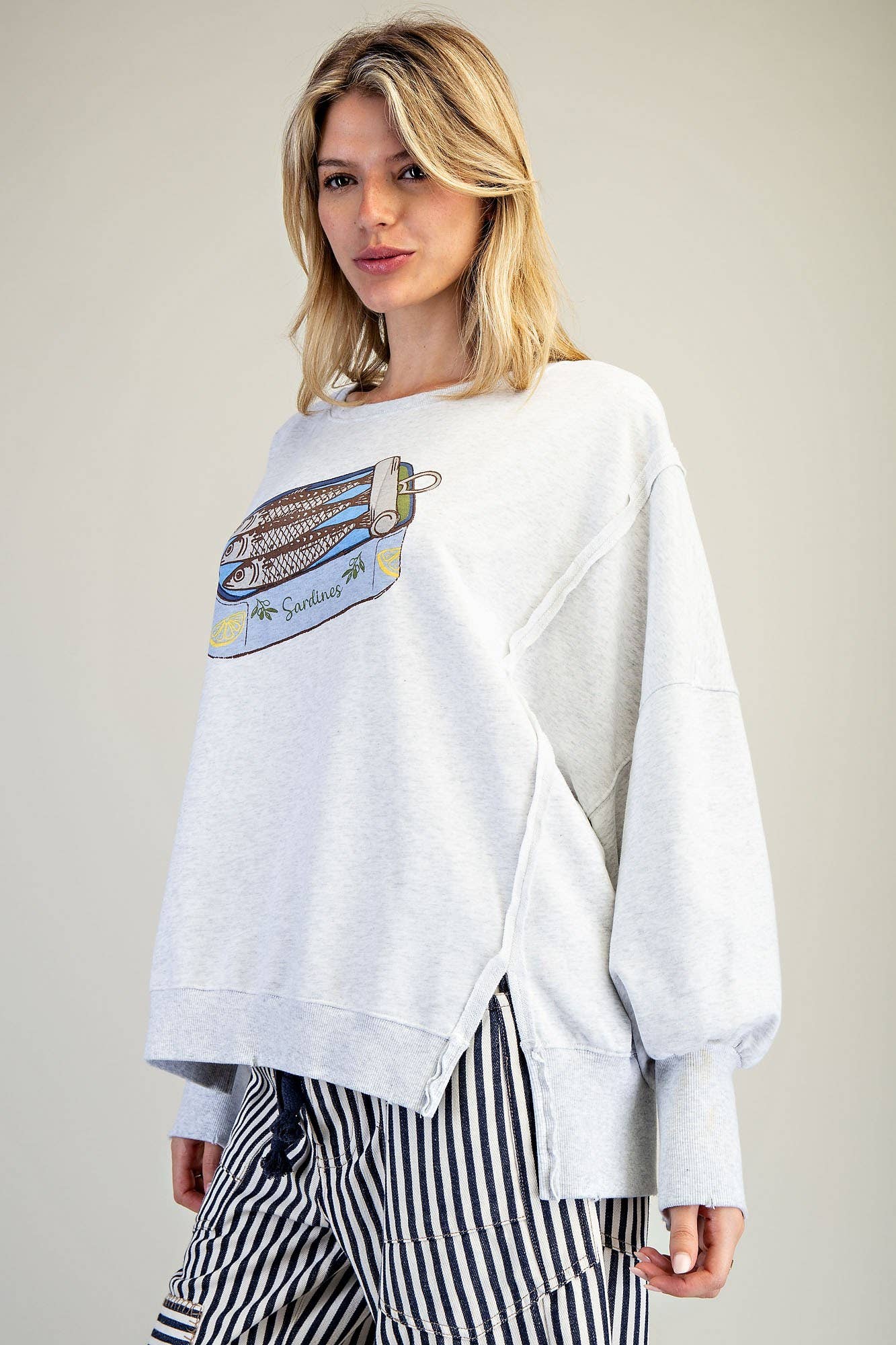 STONE WASHED SARDINES GRAPHIC SWEATSHIRT