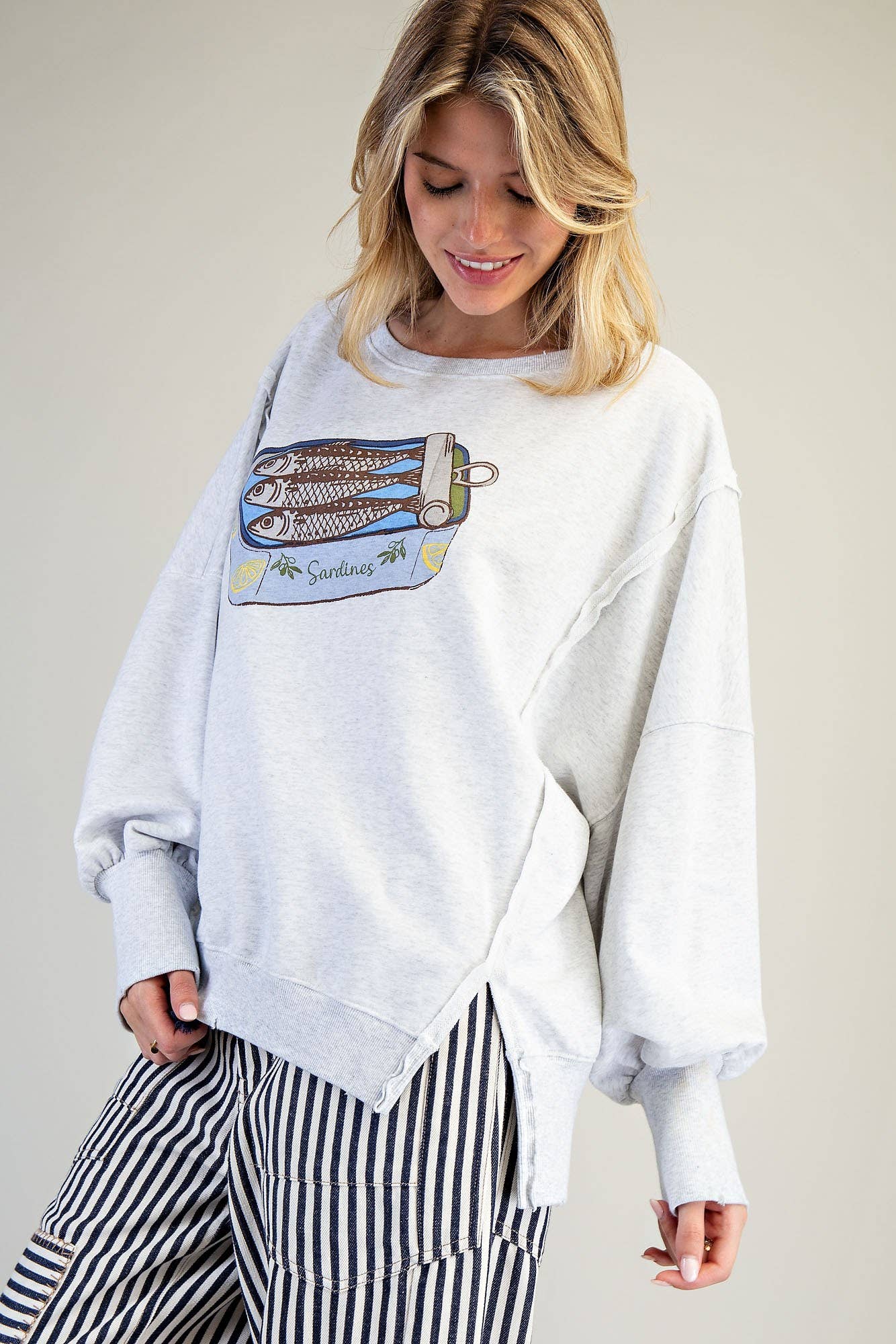 STONE WASHED SARDINES GRAPHIC SWEATSHIRT