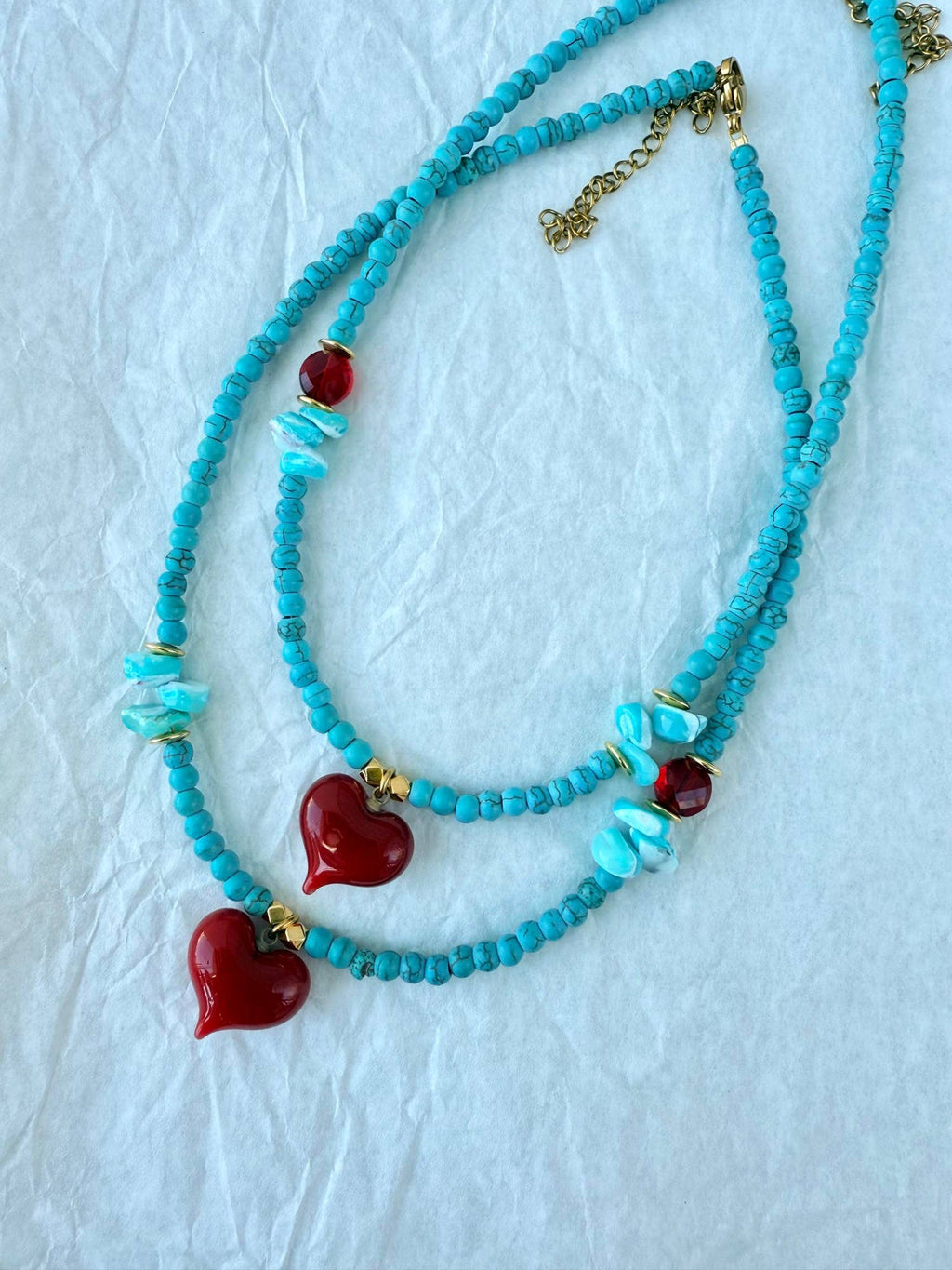 Semiprecious howlite turquoise beads necklace with red heart
