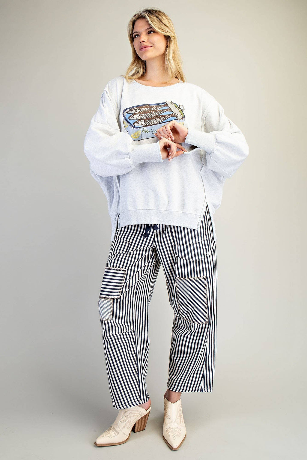 STONE WASHED SARDINES GRAPHIC SWEATSHIRT