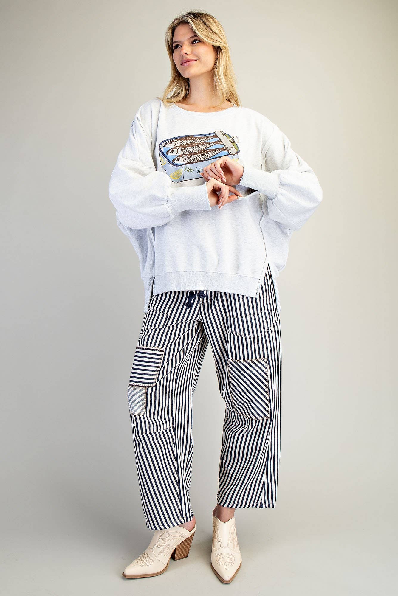 STONE WASHED SARDINES GRAPHIC SWEATSHIRT