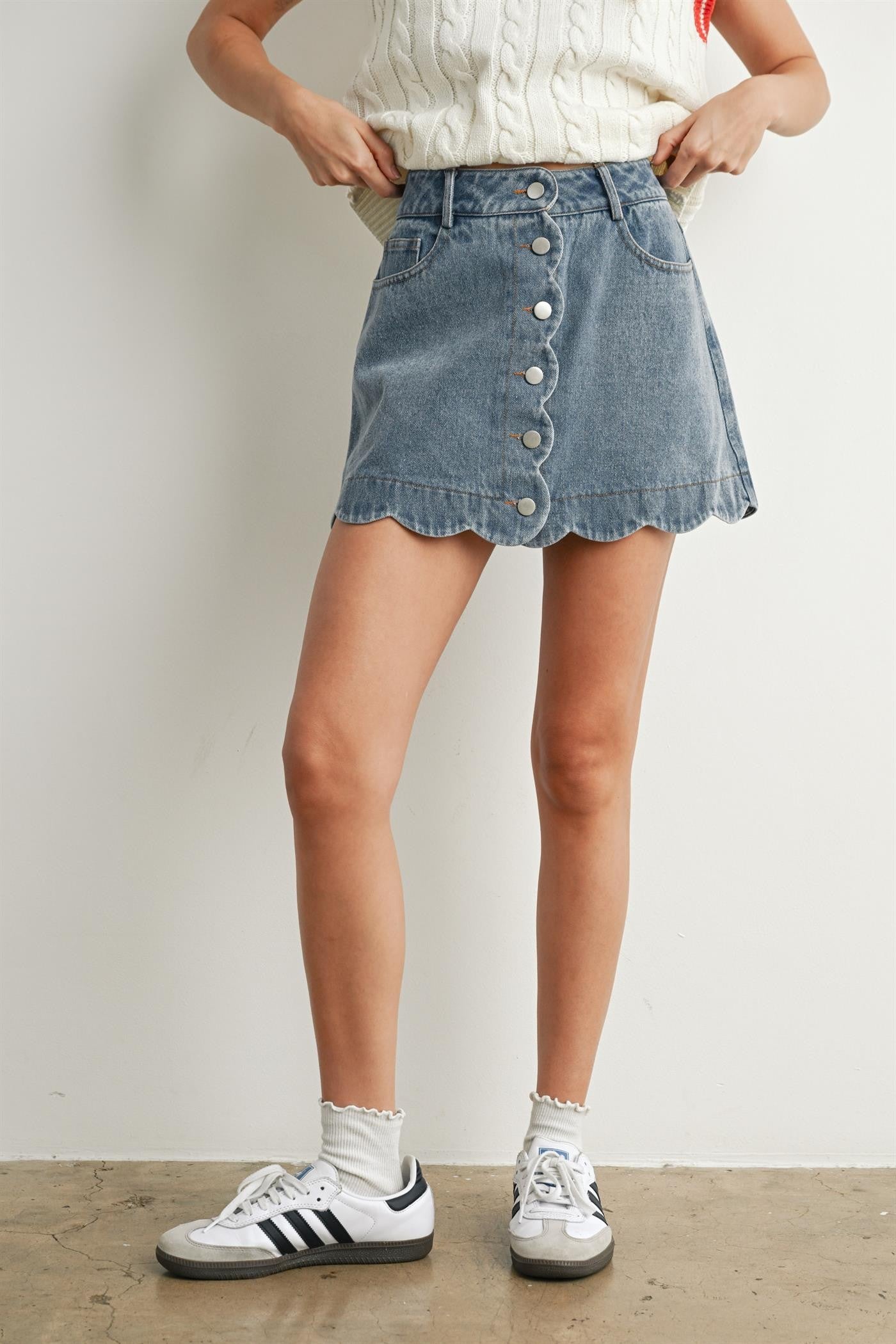 Buttoned Scalloped Denim Skirt