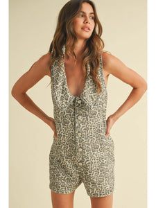 Leopard romper with collar
