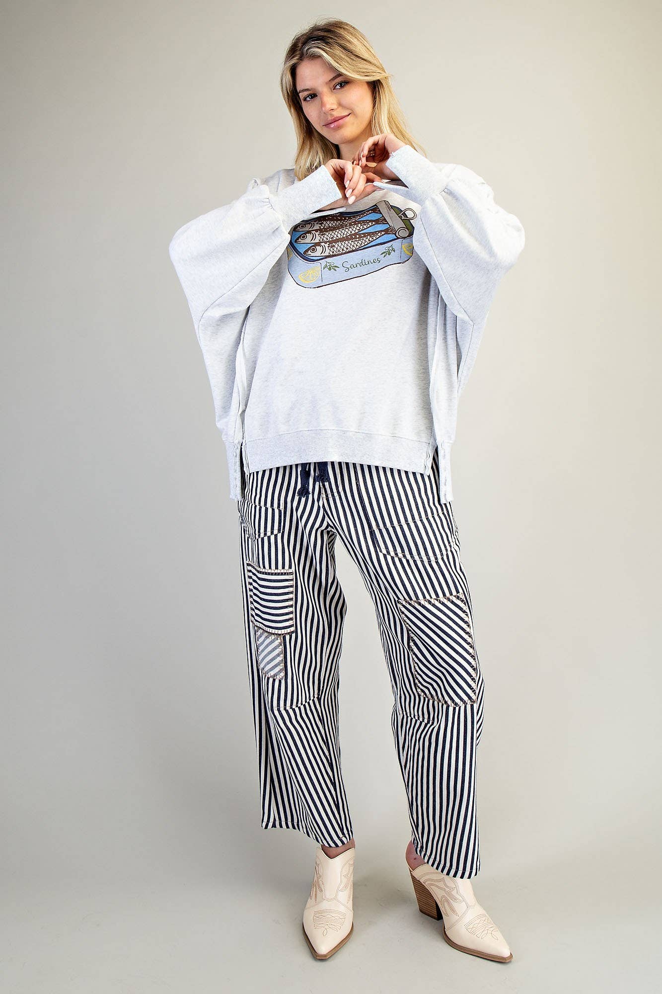 STONE WASHED SARDINES GRAPHIC SWEATSHIRT