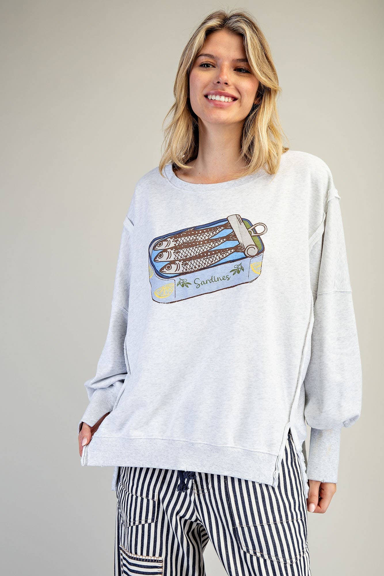 STONE WASHED SARDINES GRAPHIC SWEATSHIRT