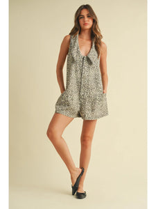 Leopard romper with collar
